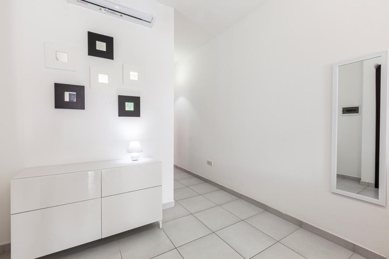 Z4 - Seafront Apartment خليج سانت بول المظهر الخارجي الصورة