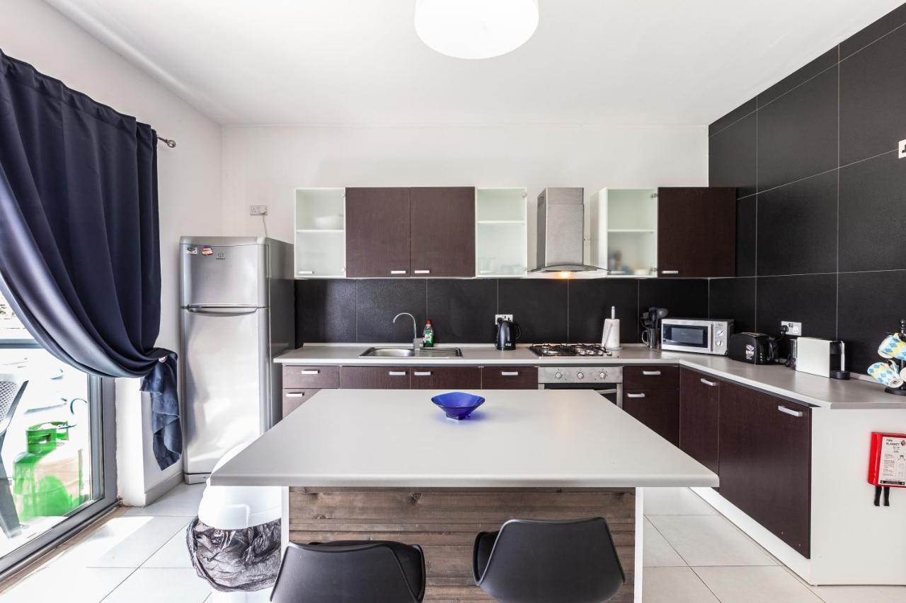 Z4 - Seafront Apartment خليج سانت بول المظهر الخارجي الصورة