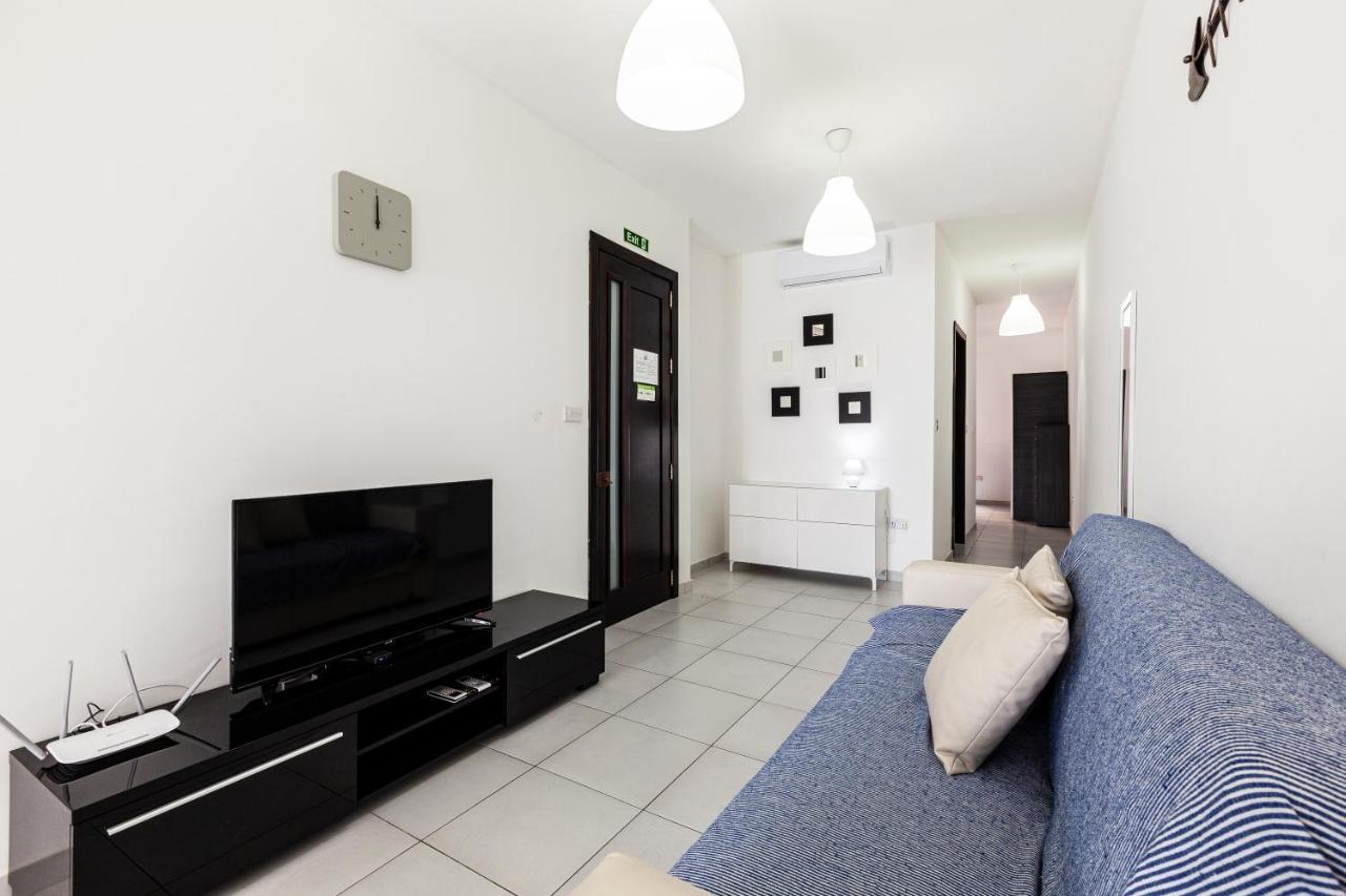Z4 - Seafront Apartment خليج سانت بول المظهر الخارجي الصورة