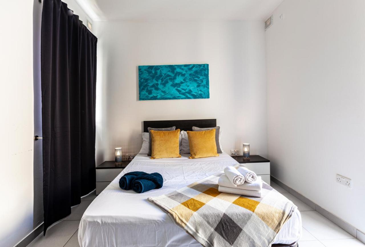 Z4 - Seafront Apartment خليج سانت بول المظهر الخارجي الصورة