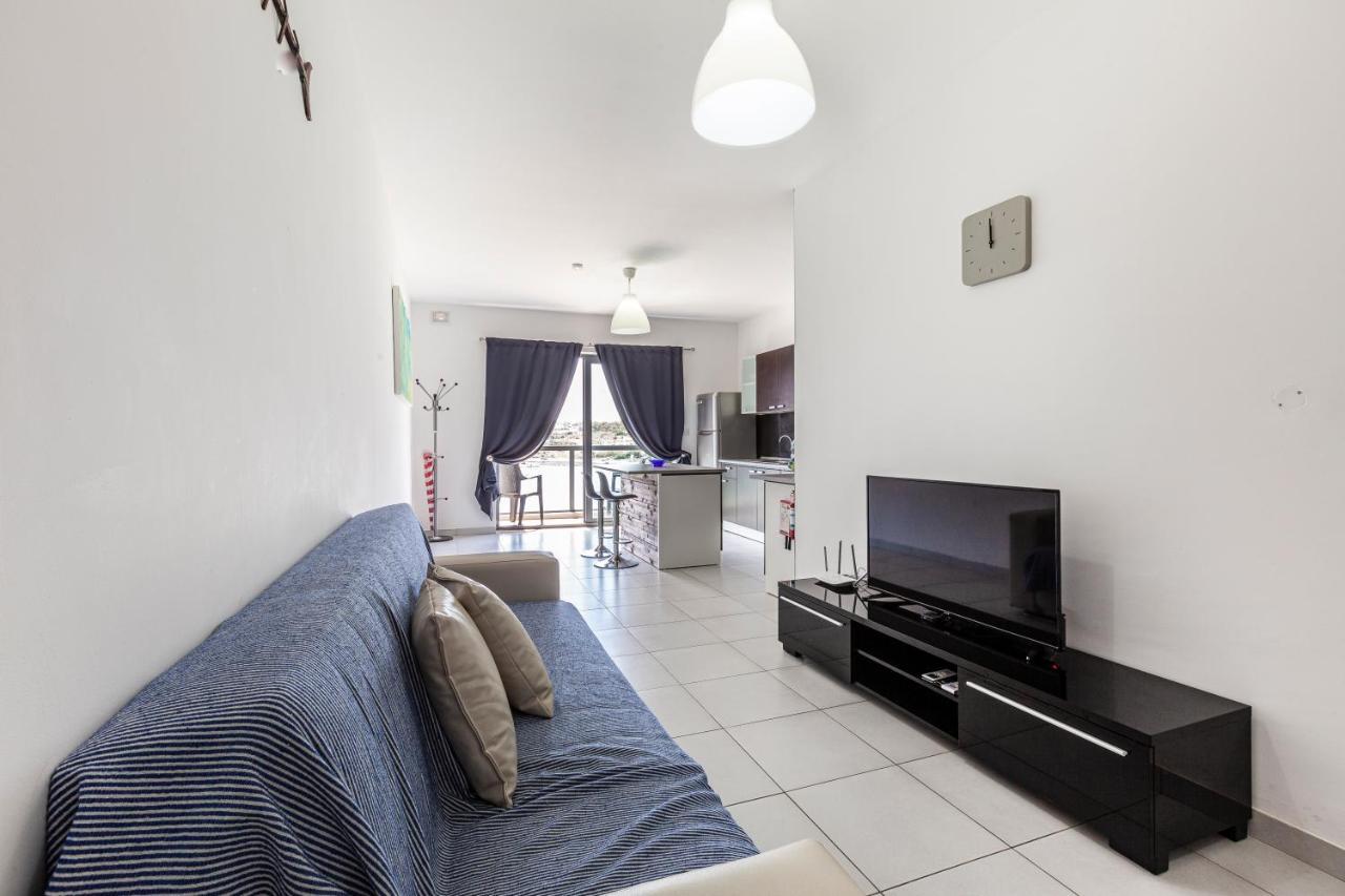 Z4 - Seafront Apartment خليج سانت بول المظهر الخارجي الصورة